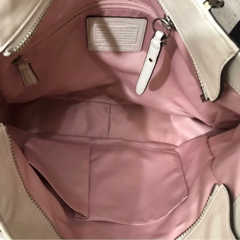 Coach Colette Cream Leather Shoulder Bag.